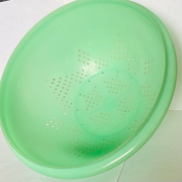 Vintage Tupperware 339 Jadeite Green Colander Strainer 9” Diameter USA - Picture 3 of 5
